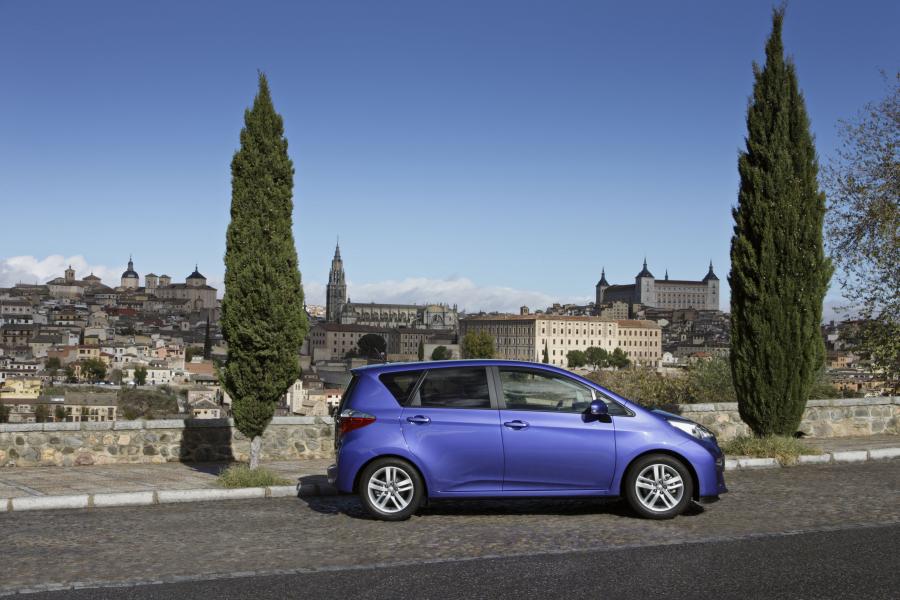  Toyota Verso-S 2010 года  (фото 65 из 109)